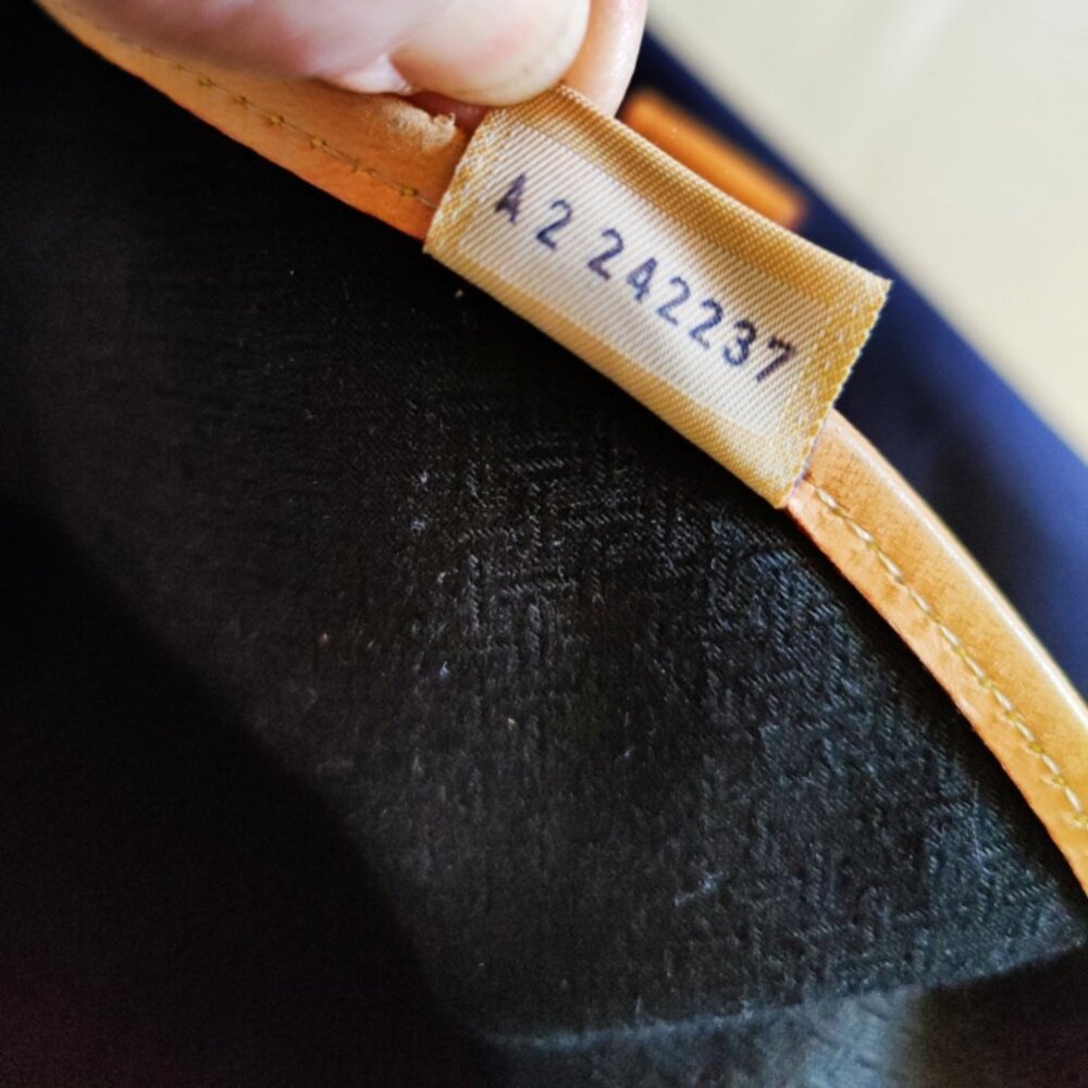 Dooney & Bourke Vintage Lg Cabriolet Zip Around Canvas/Leather Travel Bag - Blue - Picture 7 of 16